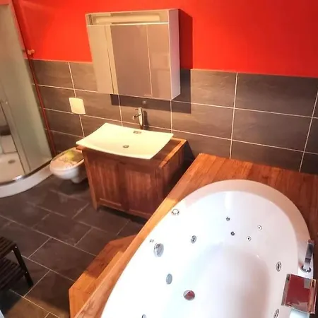 Apartment De Luxe Central, Avec Jacuzzi *